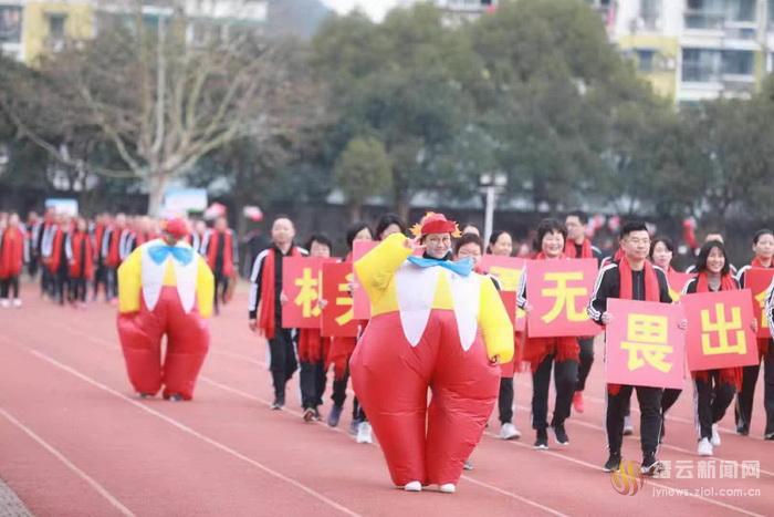 竞技场上 奔跑迎新