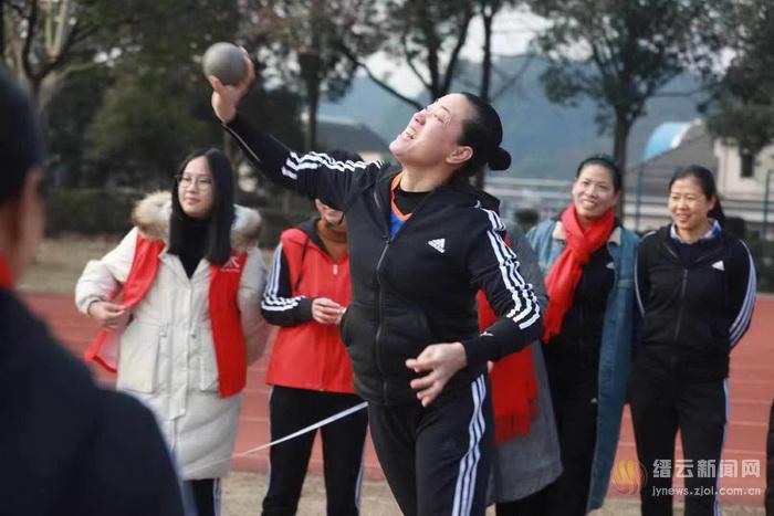 竞技场上 奔跑迎新